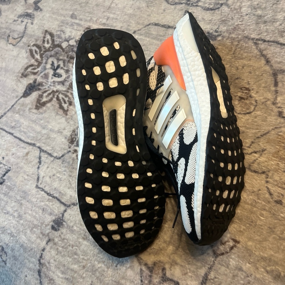 Adidas Men's Ultraboost 1.0 Sz 9 Marimekko Black Cloud White Semi Coral GZ2565 - Picture 6 of 7
